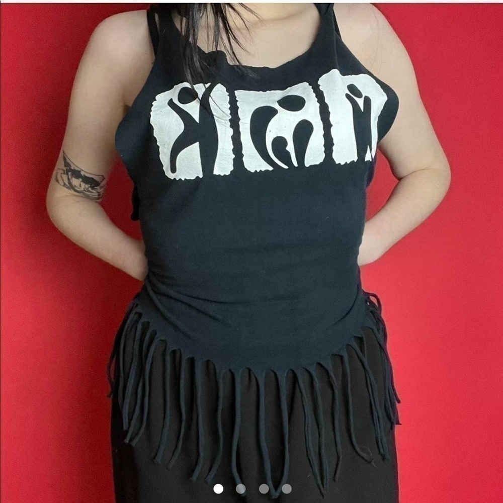 Tassel tied home cut tank top 🤍🖤